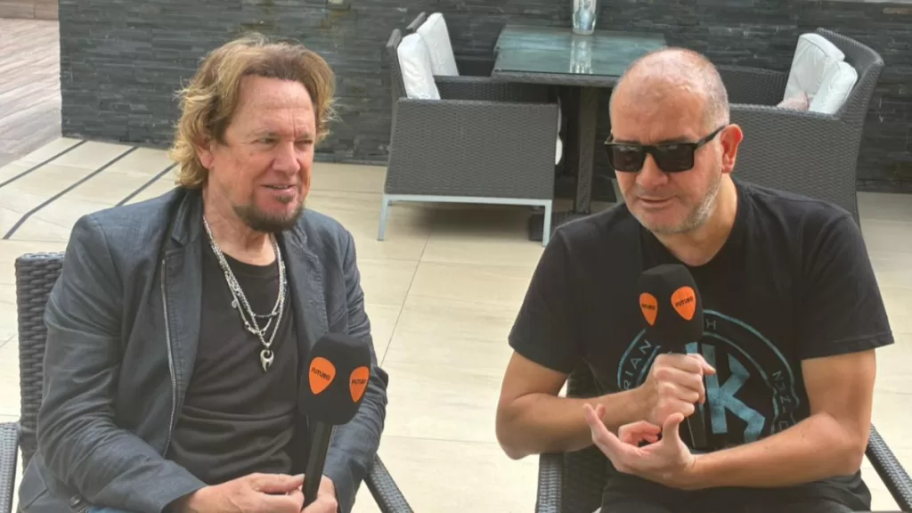 Adrian Smith Radio Futuro