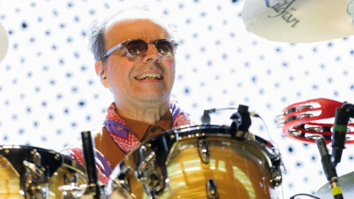 Pancho Molina, el baterista chileno que marcó el ritmo del jazz y el rock chileno, cumple 57 años