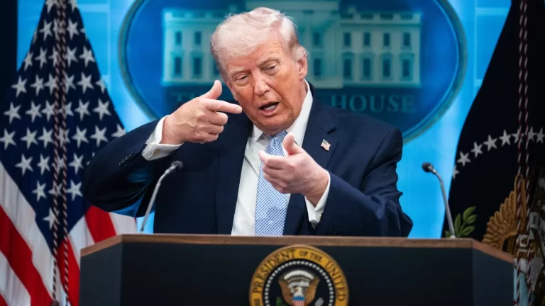 Donald Trump Iran Web