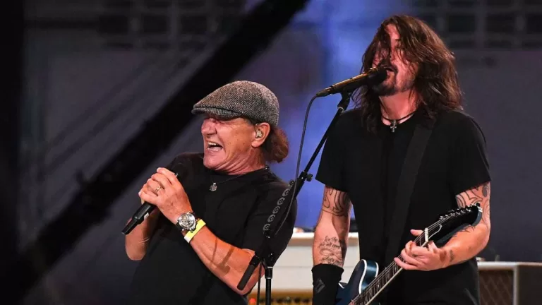 Foo Fighters Ac Dc Anuncio Web