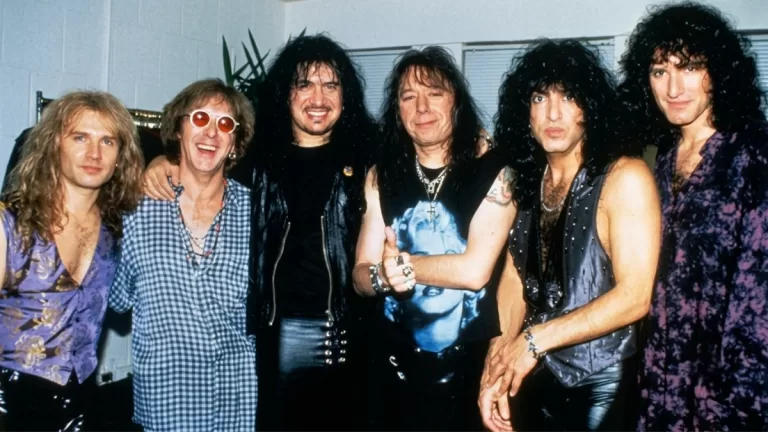 Kiss 1995 Reunion Unplugged Web