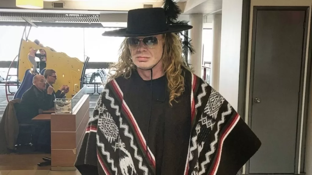 Dave Mustaine Con Poncho Web