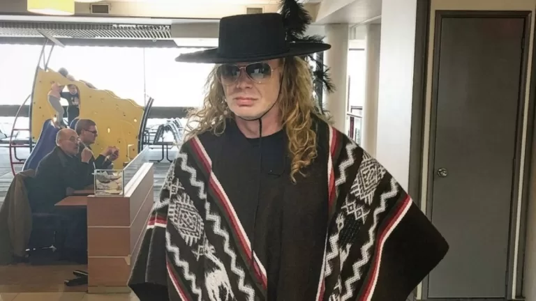 Dave Mustaine Con Poncho Web