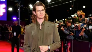 Andrew Garfield Artificial