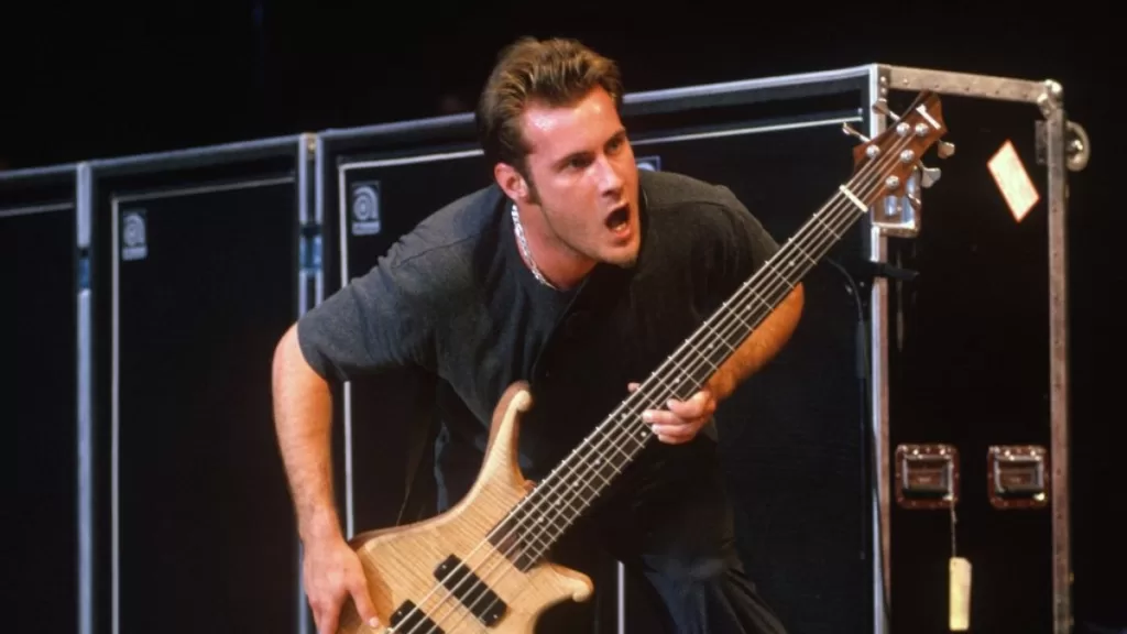 Limp Bizkit Sam Rivers Portada Futuro