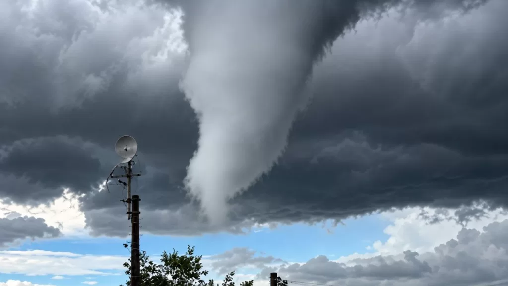 Cambio Climatico Tornado Web