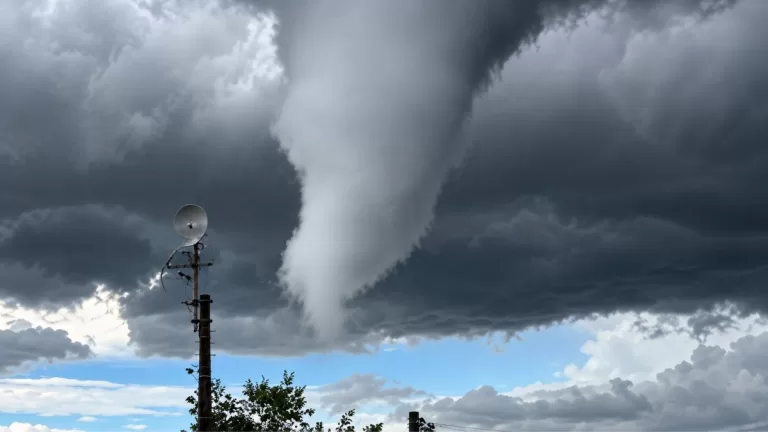 Cambio Climatico Tornado Web