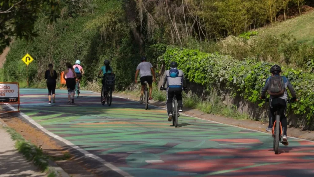 Ciclistas Cerro San Cristobal Web