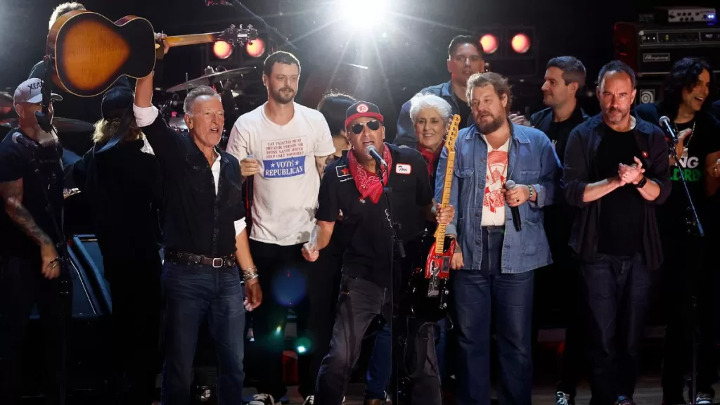 Power To The People Cierre Web