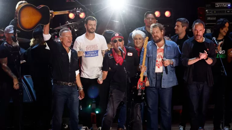 Power To The People Cierre Web